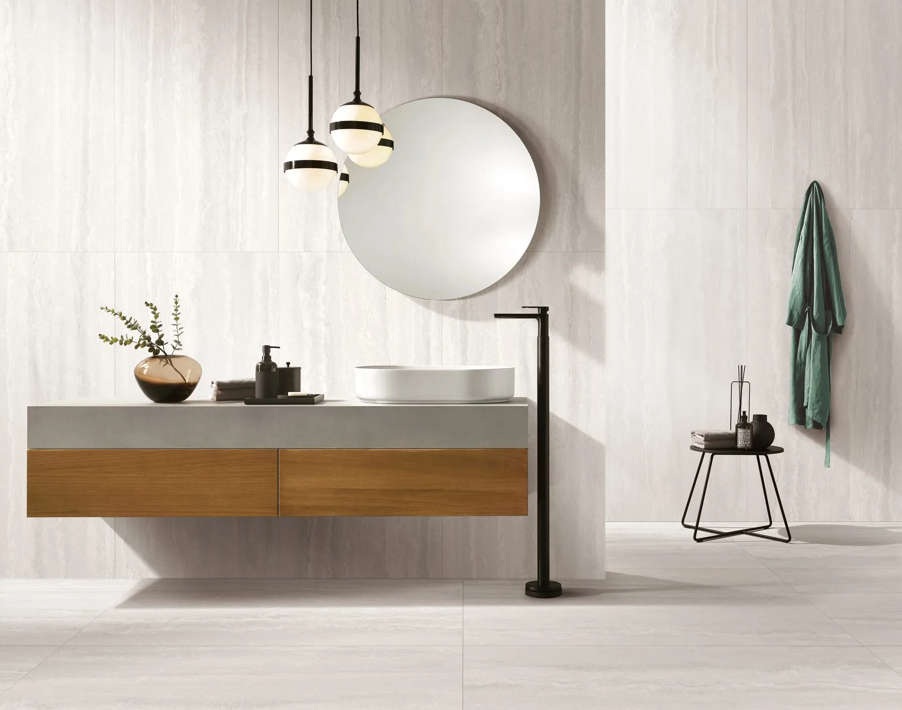 Shower area with white travertine look porcelain tiles on the wall, featuring light stone veins and a calm bathroom design.