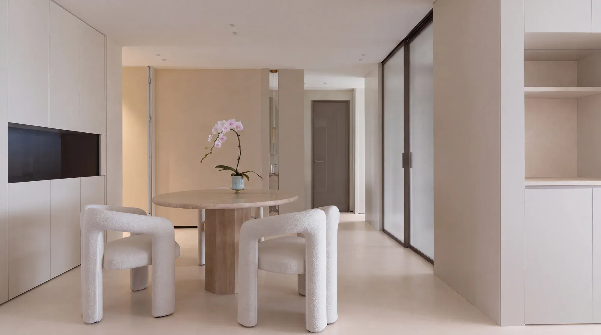 Veil Perla ivory sintered stone used in a dining room floor